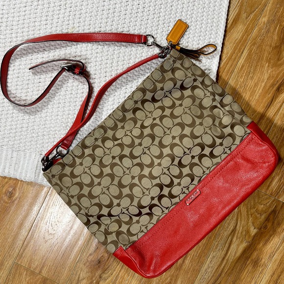 Coach Handbags - Coach Park Signature Hobo